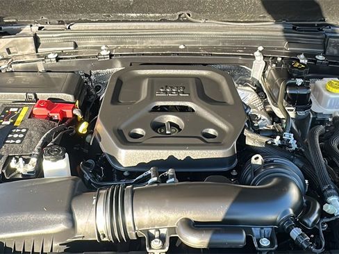 Used 2025 Jeep Wrangler Unlimited Sahara image 33