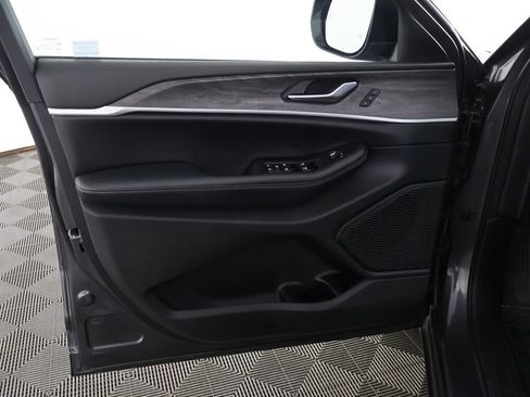 Used 2023 Jeep Grand Cherokee L Limited AWD/4WD image 27