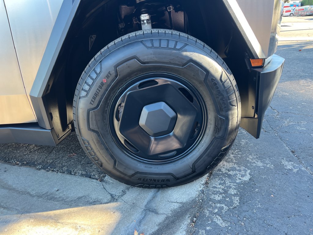 Used 2026 Tesla Cybertruck AWD Crew Cab image 43
