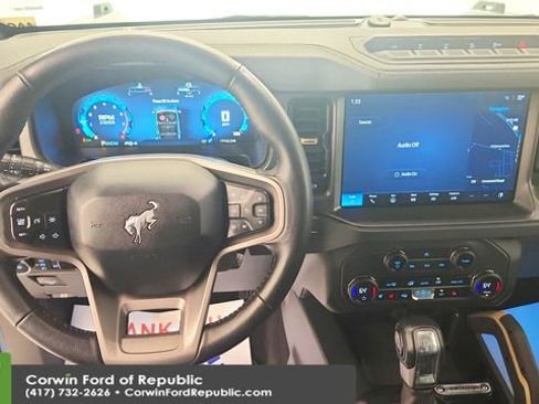 Used 2025 Ford Bronco Badlands image 16