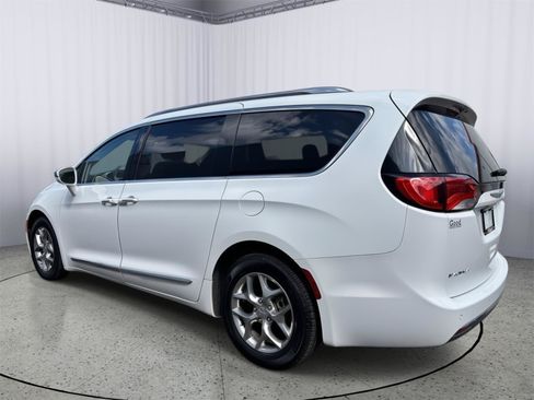Used 2018 Chrysler Pacifica Limited FWD image 10