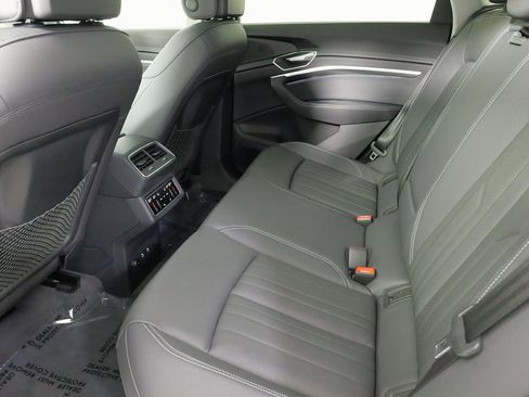 Used 2022 Audi e-tron Premium Plus w/ Premium Plus Package image 51
