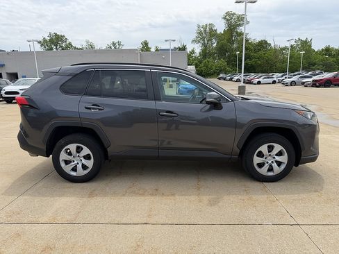 Used 2020 Toyota RAV4 LE AWD/4WD image 3