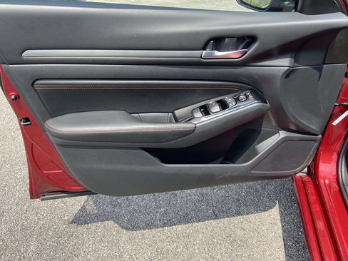 Used 2023 Nissan Altima 2.5 SR FWD image 9