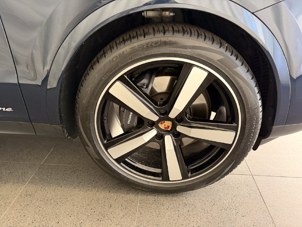 Certified 2026 Porsche Cayenne Coupe AWD/4WD image 13
