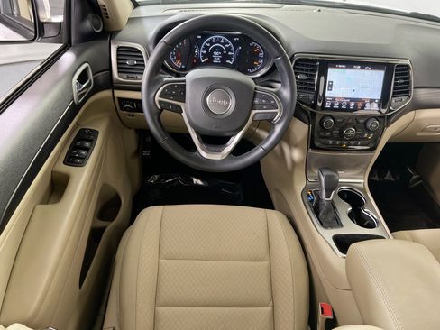 Used 2022 Jeep Grand Cherokee Laredo E image 21