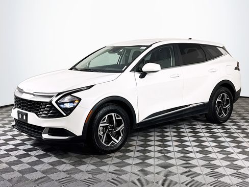 Used 2023 Kia Sportage LX image 4