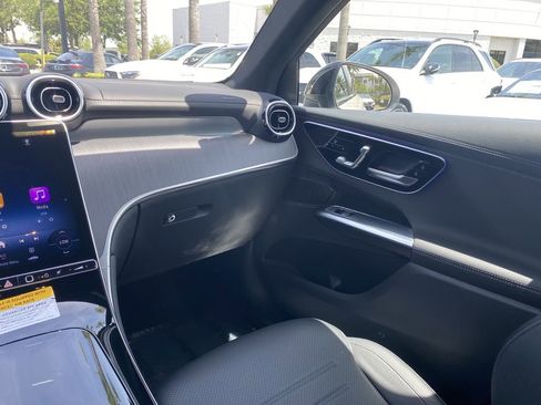 Certified 2025 Mercedes-Benz GLC 300 4MATIC image 4