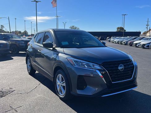 New 2025 Nissan Kicks Play S image 1