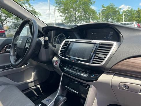 Used 2017 Honda Accord EX-L image 37