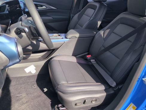 New 2026 Chevrolet Equinox EV LT image 18