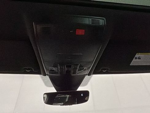 Used 2019 Volkswagen Tiguan SEL Premium R-Line AWD/4WD image 25