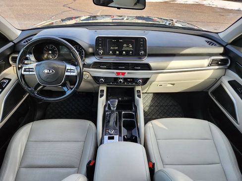 Used 2020 Kia Telluride S w/ S 8 Passenger Seating Package AWD/4WD image 3
