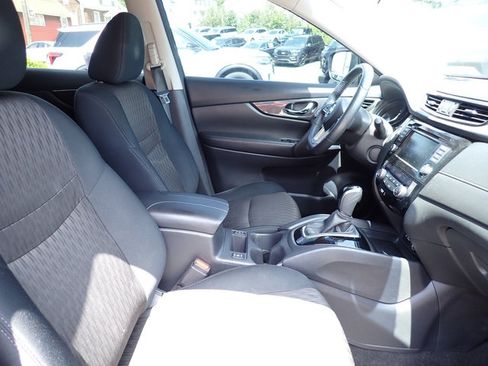 Used 2019 Nissan Rogue SV AWD/4WD image 10