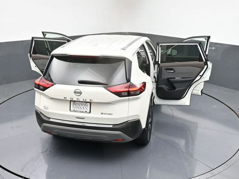 Used 2022 Nissan Rogue SV image 43