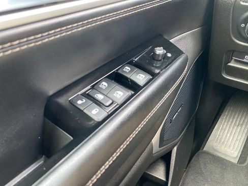 Used 2024 Jeep Wagoneer Series II w/ Flexible Seating Group RWD image 37