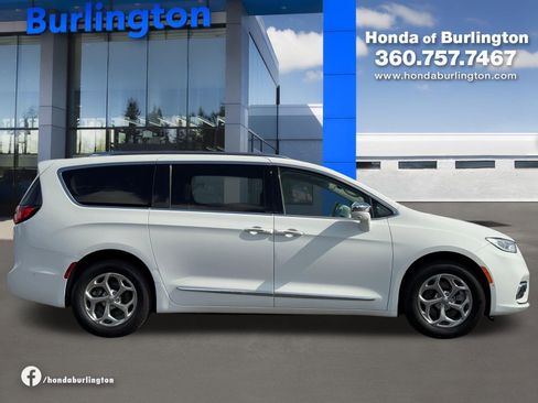 Used 2021 Chrysler Pacifica Limited w/ Premium & Safety Sphere Group AWD/4WD image 7