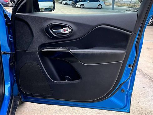 Used 2020 Jeep Cherokee Latitude Plus image 22