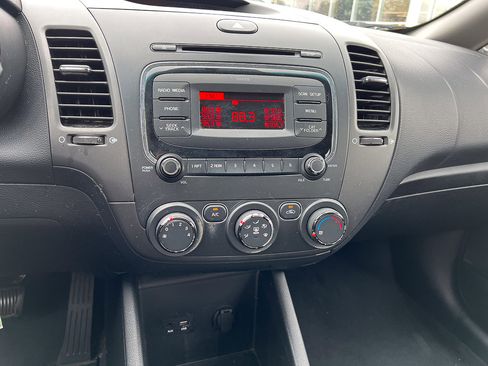 Used 2017 Kia Forte LX image 16