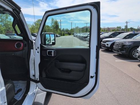 Used 2022 Jeep Wrangler Unlimited Rubicon w/ Dual Top Group AWD/4WD image 13
