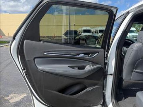 Used 2023 Buick Enclave Essence image 20