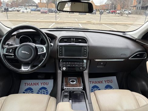 Used 2018 Jaguar F-PACE Prestige image 28