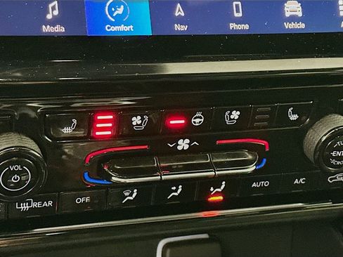 Certified 2024 Jeep Grand Cherokee L Limited w/ Luxury Tech Group II image 32