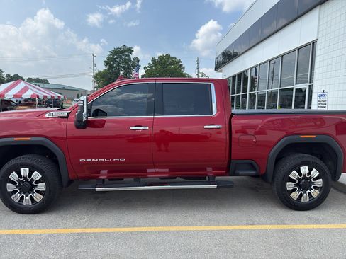 Used 2024 GMC Sierra 2500 Denali w/ Technology Package AWD/4WD image 2