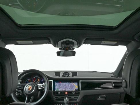 Certified 2025 Porsche Macan image 18