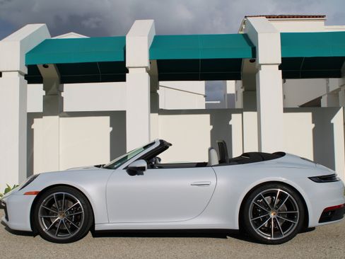 Certified 2024 Porsche 911 Carrera 4S image 2