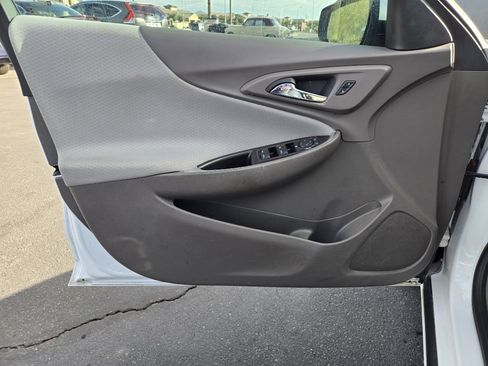 Used 2017 Chevrolet Malibu LT w/ Driver Confidence Package image 10