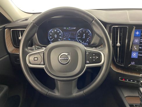 Used 2021 Volvo XC60 T5 Momentum w/ Premium Package image 15