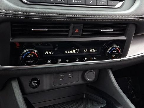 Used 2025 Nissan Rogue SV FWD image 15