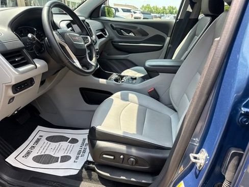 Used 2024 GMC Terrain SLT w/ Tech Package FWD image 10