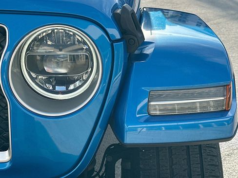 Used 2022 Jeep Wrangler Unlimited Sahara image 35