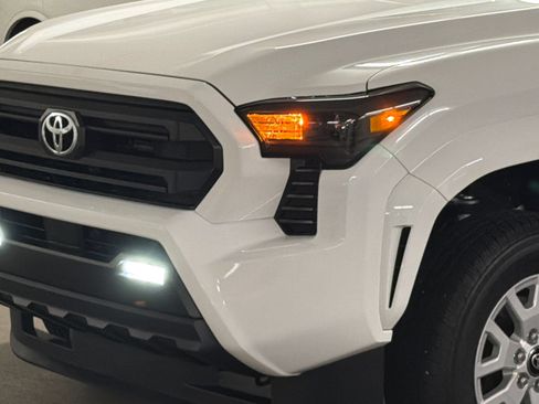 Used 2026 Toyota Tacoma SR5 AWD/4WD image 2