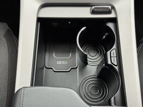 Used 2024 Chrysler Pacifica Touring-L image 23