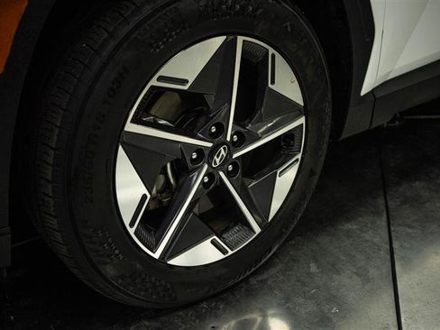Used 2025 Hyundai Tucson SEL FWD image 3