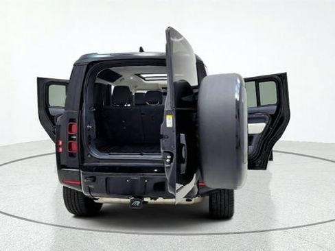 Used 2024 Land Rover Defender 110 X-Dynamic SE AWD/4WD image 17