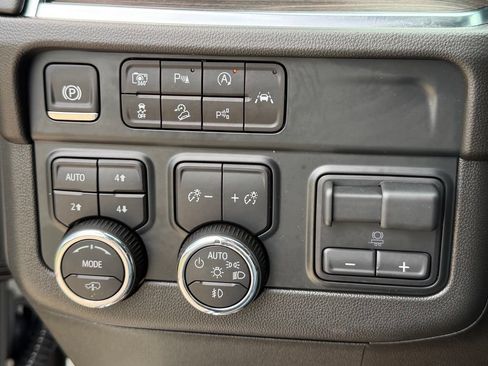 Used 2025 Chevrolet Tahoe Z71 w/ Z71 Off-Road Package AWD/4WD image 33