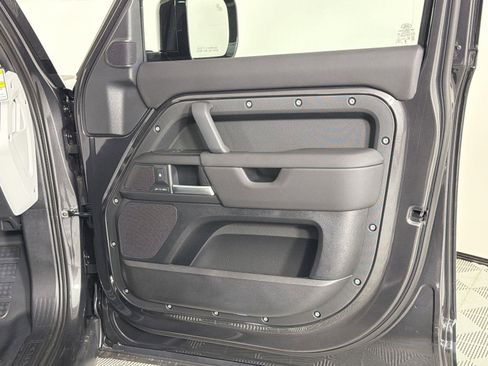 New 2026 Land Rover Defender 110 S image 32