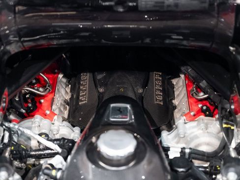 Used 2025 Ferrari SF90 Spider image 19