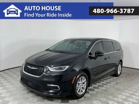 Used 2024 Chrysler Pacifica Touring-L image 1