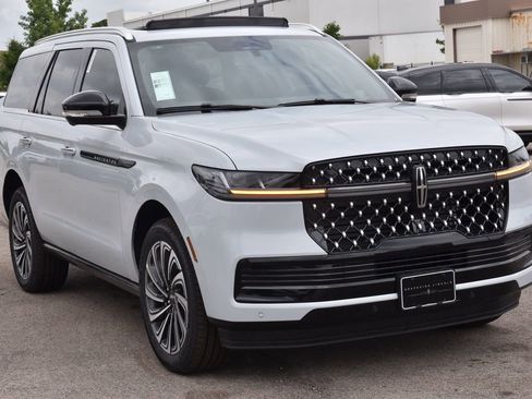 New 2026 Lincoln Navigator Black Label AWD/4WD image 3
