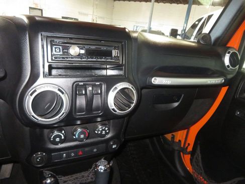 Used 2012 Jeep Wrangler Sahara image 30