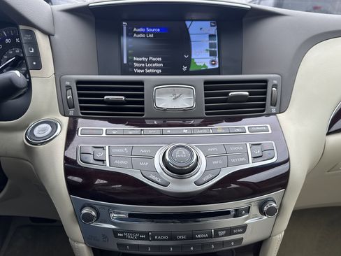 Used 2019 INFINITI Q70 L 3.7 image 19