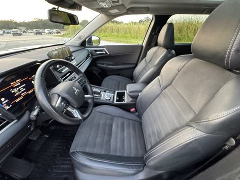 Used 2024 Mitsubishi Outlander SE FWD image 29