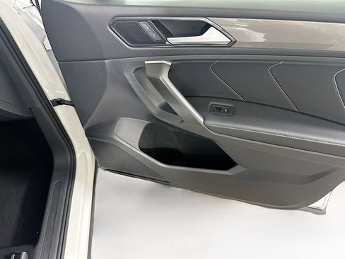 Used 2024 Volkswagen Tiguan SE image 31