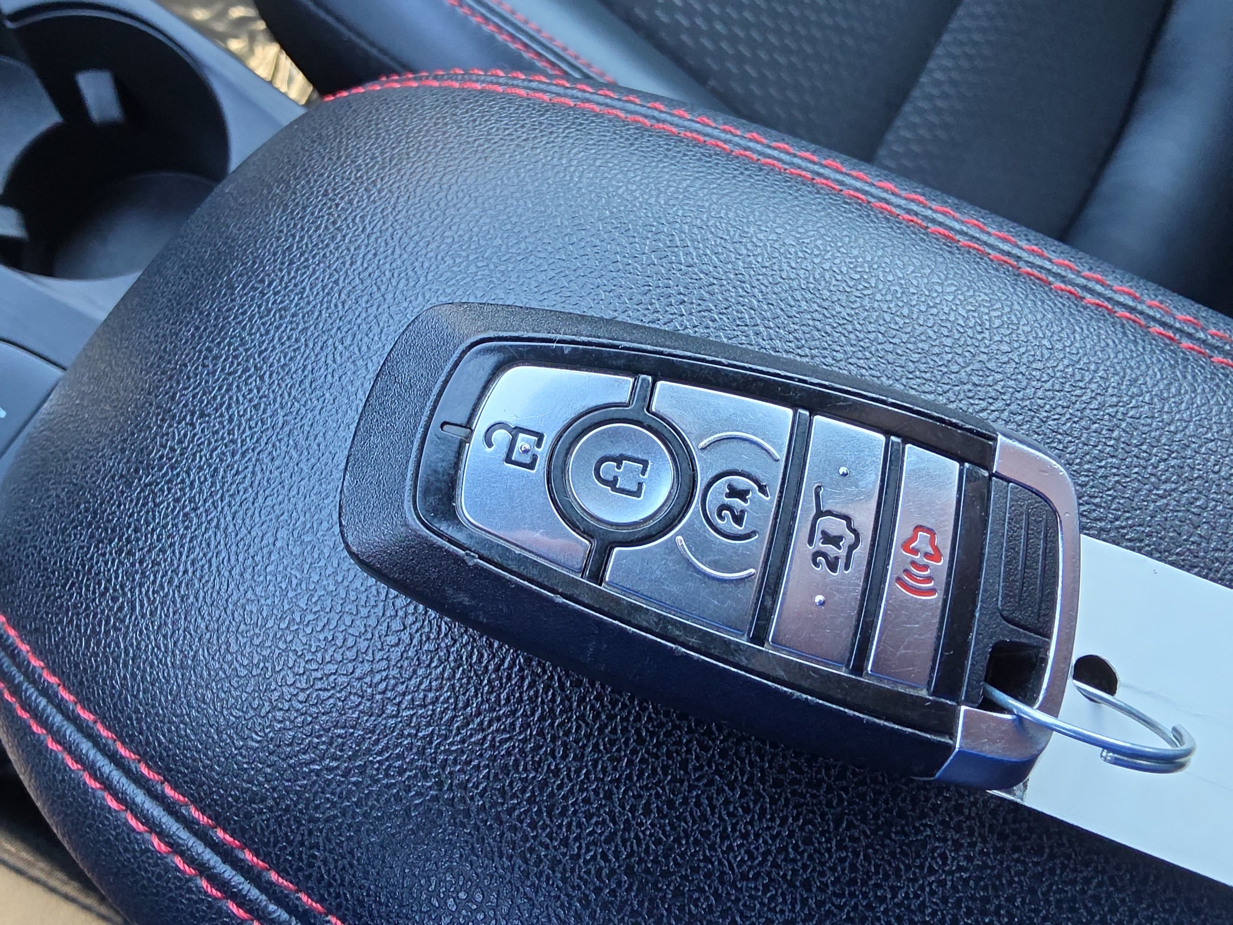 Used 2025 Ford Escape ST-Line Select AWD/4WD image 28