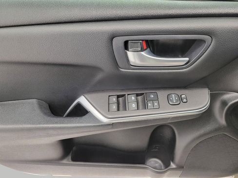 Used 2016 Toyota Camry LE image 25
